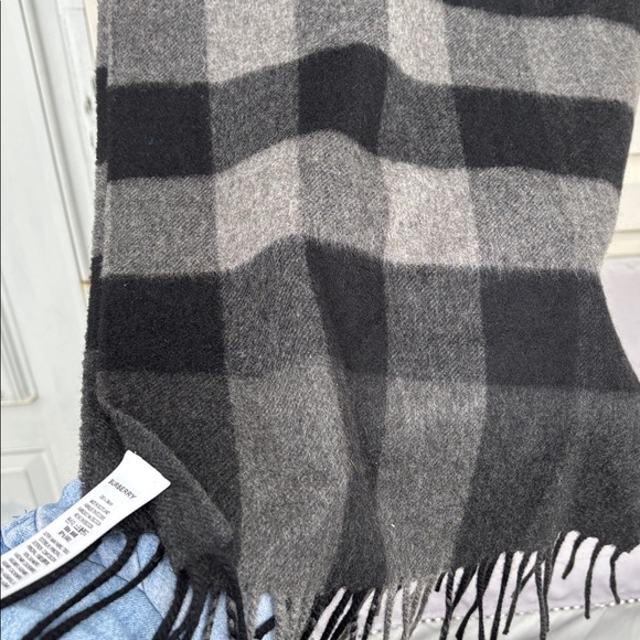 Burberry London England Black Gray Red Check 100% Cashmere Scotland Scarf - Picture 11 of 11